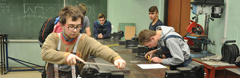 Učenicima se nude stipendije i siguran posao