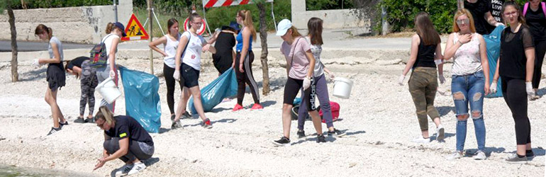 Kad se male ruke slože