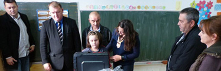 Županija donirala računalo učenici Luciji Barać