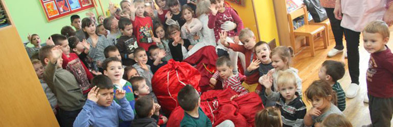 Sveti Nikola i gradonačelnik Ninčević punih košara i vreća s djecom solinskih vrtića