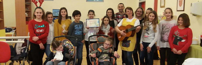 Učenici i učitelji unijeli radost u udrugu „Dva skalina'