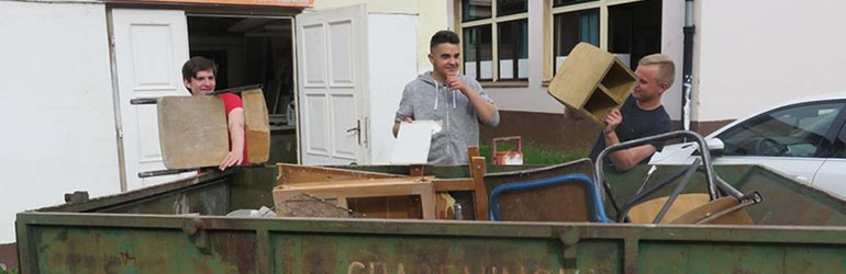 Vrijedni učenici očistili školu