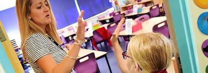 Školski portal: Zagrli učiteljicu za bolje ponašanje u školi 