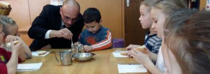 Školski portal: Mališani o medu učili uz Medeni doručak