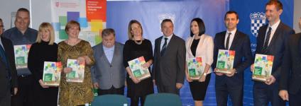 Školski portal: Ministar Štromar uručio ravnateljici Kozini Odluku o energetskoj obnovi 